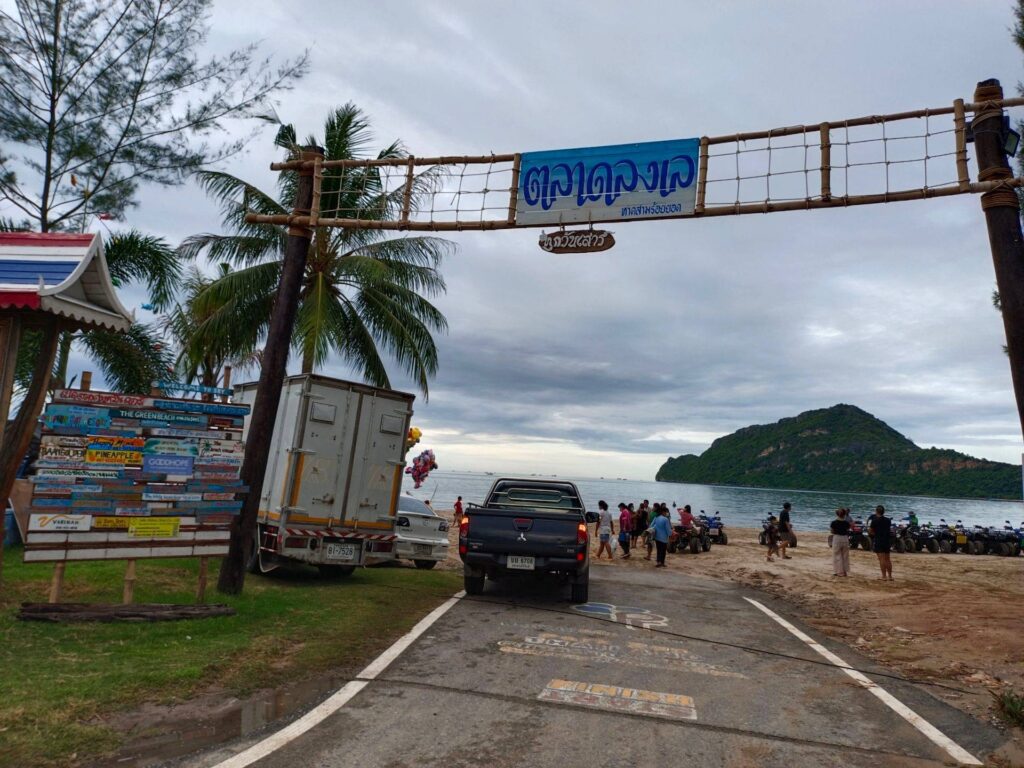 ตลาดลงเล หาดสามร้อยยอด c15f848f361b4cb1818cd4aed0307d0b